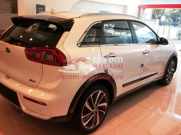 Хромированные молдинги на низ окон для Kia Niro 2016-2023