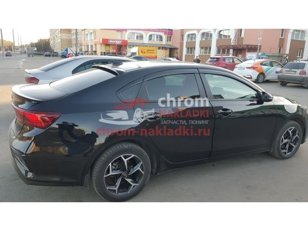 Спойлер белый на кромку багажника KIA K3 CERATO 2018-2022