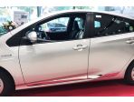 Купить никелированные молдинги на двери Toyota Prius 2016-2021 в Санкт-Петербурге