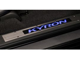 Накладки на внутренние пороги с подсветкой (логотип) Kyron